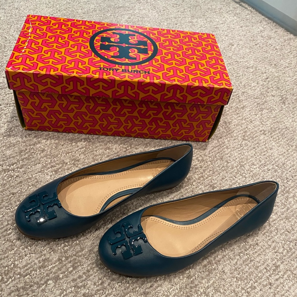 Brand new Tory Burch ballet flat shoes, size 5.5